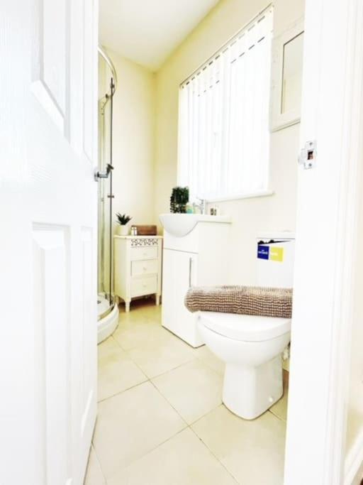 5 Bedroom, Sleeps 9 - Base To Explore Liverpool And Beyond Exterior foto