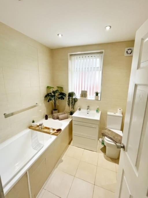 5 Bedroom, Sleeps 9 - Base To Explore Liverpool And Beyond Exterior foto