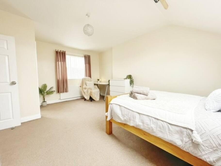 5 Bedroom, Sleeps 9 - Base To Explore Liverpool And Beyond Exterior foto